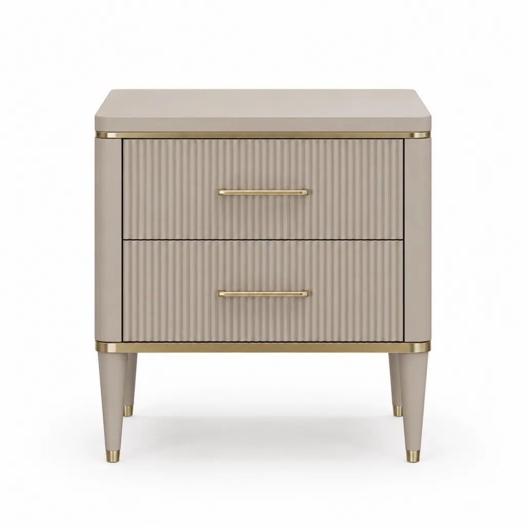 Comodino a 2 cassetti in MDF beige con frontali scanalati e dettagli dorati 50 x 40 x 60 cm